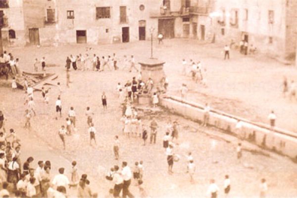 plaza1642F19DC-0B04-9AA0-A57C-C4D6449FD556.jpg