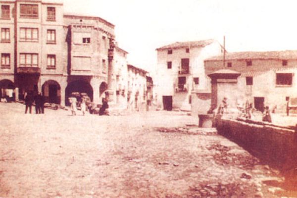 plaza286EA3CEF-CA18-4ECA-5209-5470078A18A7.jpg